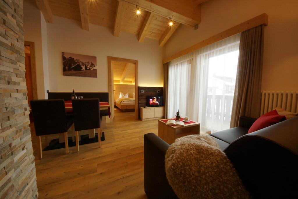 Ciasa Wallis Badia  Exteriör bild